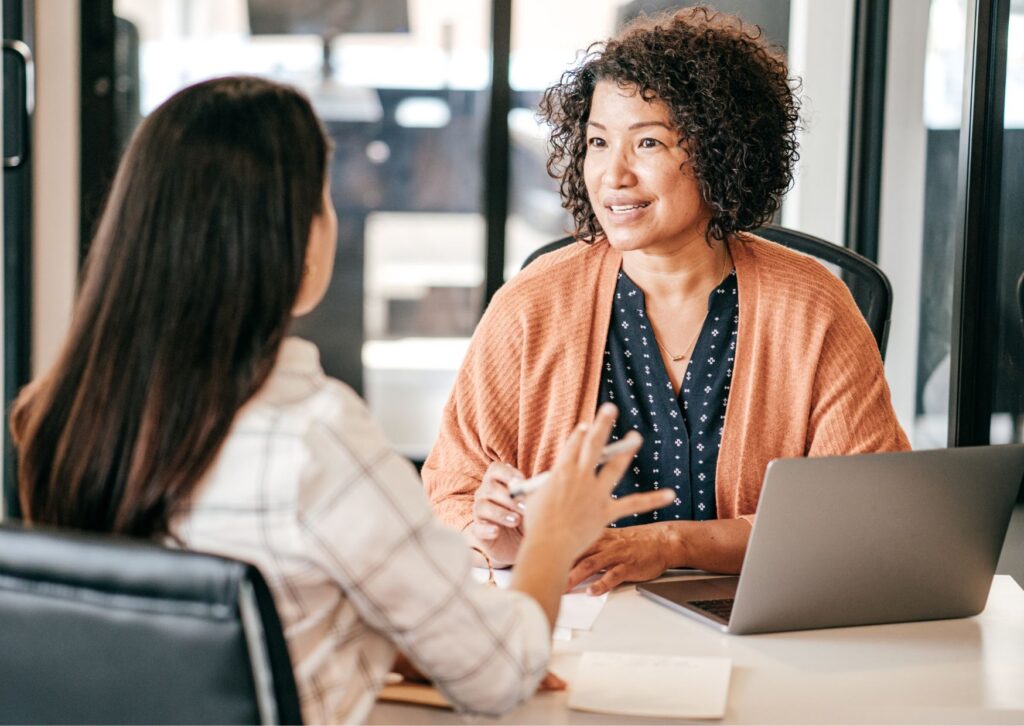 lady-communicating-with-her-boss